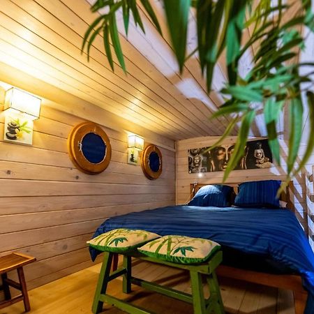 Gite Et Chambre D'Hote Gussignies Exteriör bild