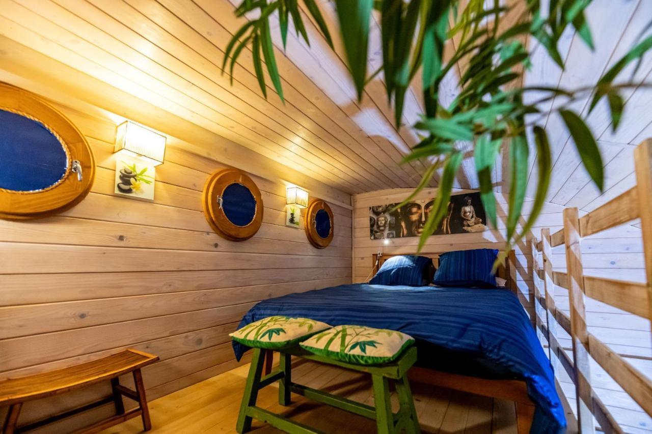 Gite Et Chambre D'Hote Gussignies Exteriör bild